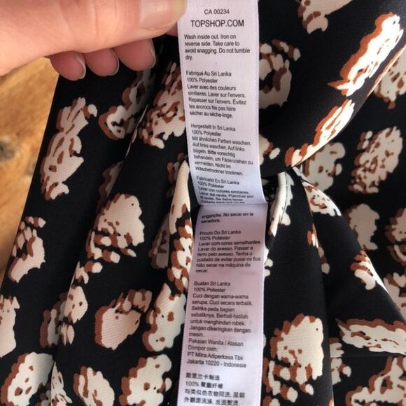 Topshop Long Sleeve Button Down Black Brown Tan Spot Blouse Size 4 - Picture 8 of 9